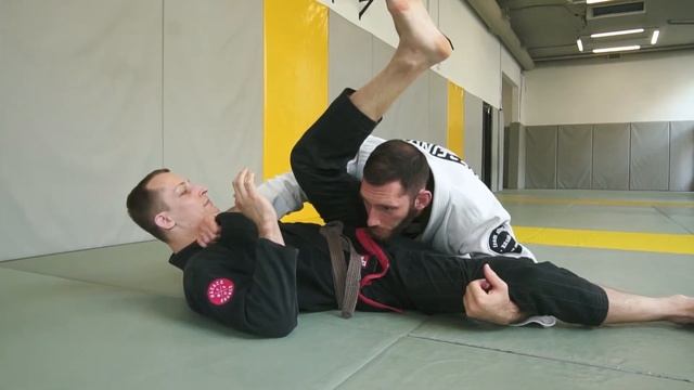 X-Guard Sweep в Бразильском Джиу-Джитсу.