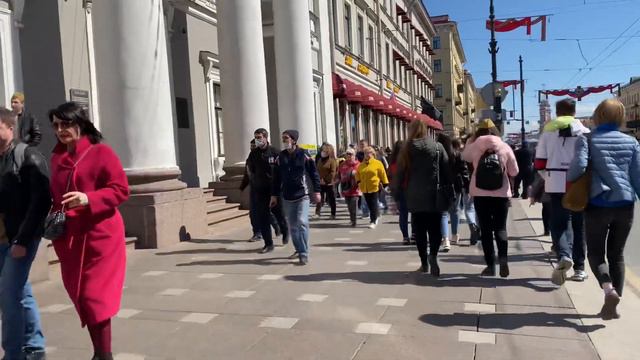 🚶🏻♂️Walking Streets: Saint Petersburg, 
Petersburg Russia 🇷🇺- Nevsky Prospekt 🍂🌼