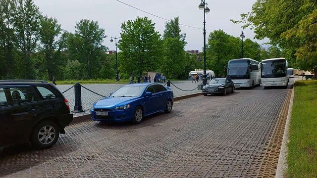 Семейный выходной в портовом городе смотреть онлайн