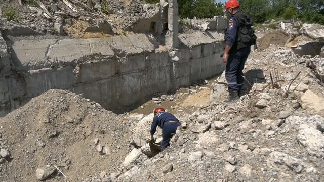 Поиск людей под завалами смотреть онлайн