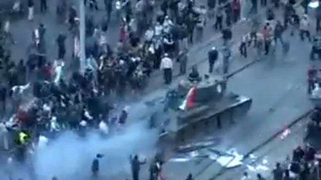 Танк Т-34 на площади Будапешта 2006 год смотреть онлайн