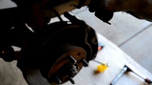 Hyundai Accent 2. Замена стоек и втулок переднего стабилизатора поперечной устойчивости