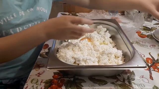 Дочка готовит Сырники смотреть онлайн