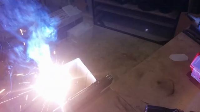 Как я учусь варить метал электродуговой сваркой смотреть онлайн