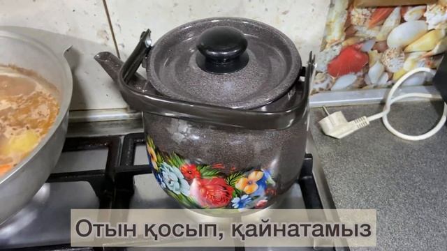 ЛАЙФХАК! КАК ОЧИСТИТЬ ЧАЙНИК ОТ НАКИПИ? Простой способ. Шәугімдегі қақты кетірудің оңай жолы