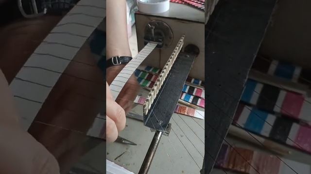 Текстильная фабрика производит красочные карточки для образцов сырья на швейной фабрике смотреть онлайн