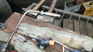 Ацетиленовая горелка под пропан и сжатый воздух.