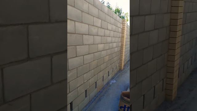 кладка забора из блоков