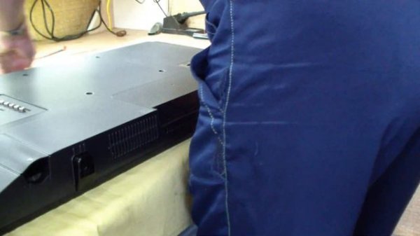 Как разобрать тв Samsung UE40M5*** ?