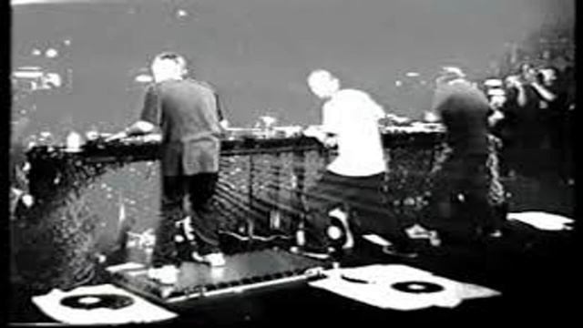 Breezeblock UNKLE vs Scratch Perverts 01 02 1999 смотреть онлайн