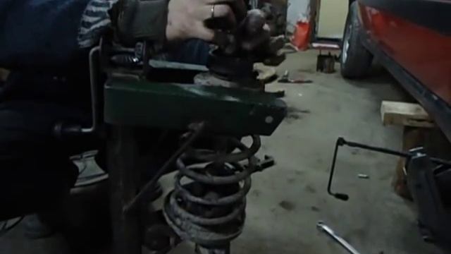 Съемник для стоек самодельный из домкрата смотреть онлайн