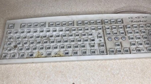 Как чистить клавиатуру ПК. Как снять кнопки, полностью разобрать и помыть клавиатуру компьютера