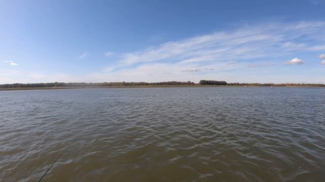 ЛОВЛЯ САЗАНА. ЛОВЛЯ ЛЕЩА. Рыбалка на фидер с лодки. 4 серия смотреть онлайн