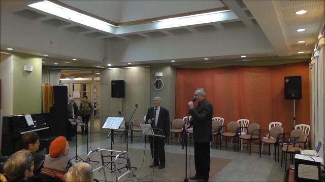 песню Новый год исполняет Леонид Угринович смотреть онлайн