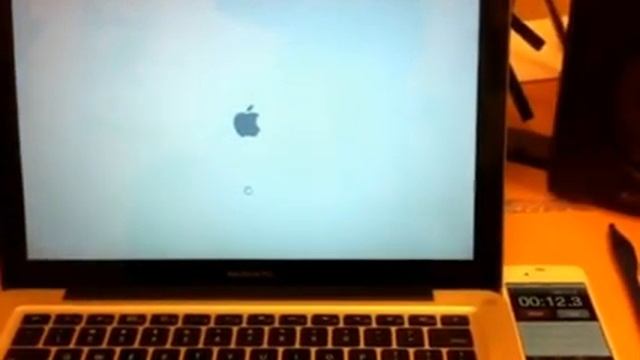MacBook Pro Boot Up 2009 Crucial M4 SSD 256GB смотреть онлайн