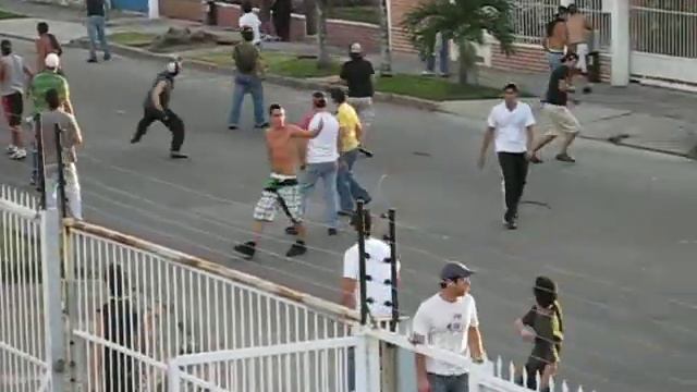 Mi esquina el lunes 26/11/2007 смотреть онлайн