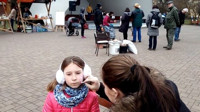Как нарисовать бабочку на лице.Jak k tomu motýl na tváři. смотреть онлайн