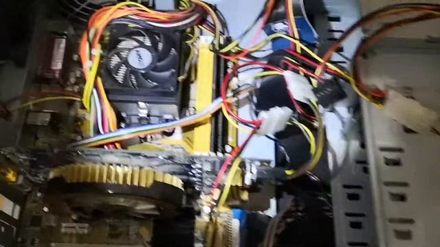 Черный экран на мониторе (нет сигнала). Системный динамик не пищит. смотреть онлайн