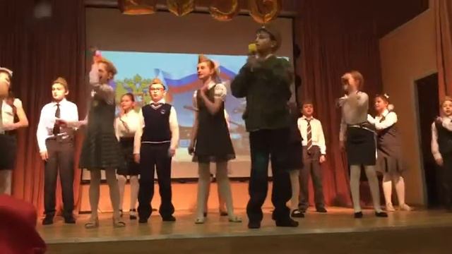 Выступление в школе 2036🎤🎤🎤🎵 смотреть онлайн