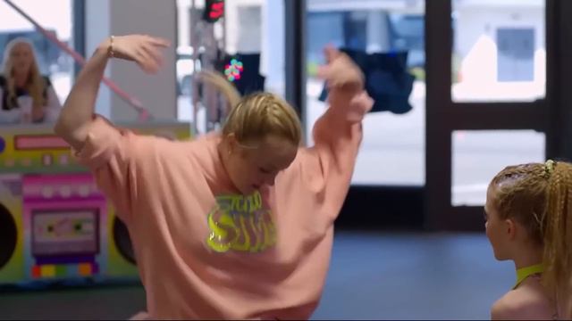 Trisha Paytas CALLS OUT JoJo Siwa For Turning into a BULLY (pretended to be a good person?!) смотреть онлайн