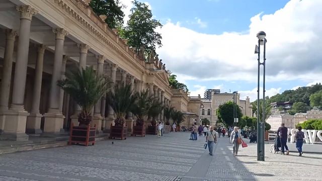 Колоннада! Исторический центр Карловых Вар! Сегодня май 2022. Karlovy Vary květen 2022 #shorts смотреть онлайн