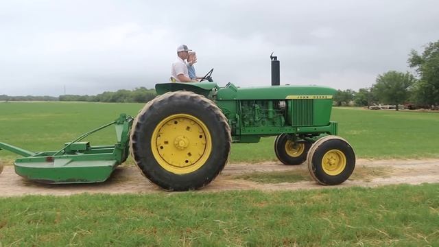 A day working on the farm for kids | Tractors for children смотреть онлайн