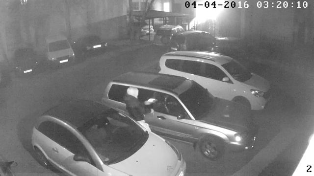 Разбили стекло, вытащили регистратор смотреть онлайн
