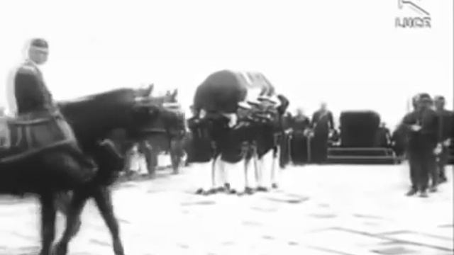 Пост модернизм застрелил Есенина и удушил Маяковского смотреть онлайн