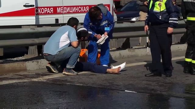 Бетономешалка перевернулась на Лужнецком мосту смотреть онлайн