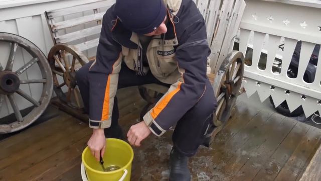 Пробуем шведский национальный продукт - сюрстрёмминг смотреть онлайн