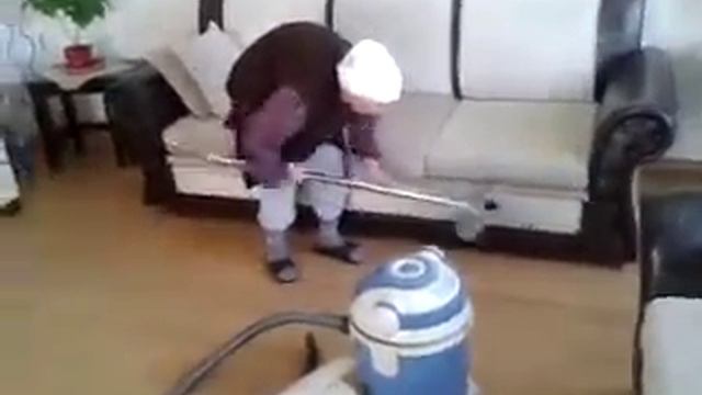 С полисосом убрать диван смотреть онлайн