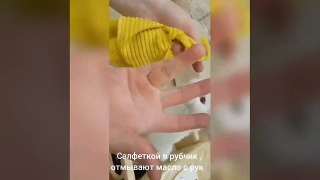Масло на руках и салфетка в рубчик от GreenWay смотреть онлайн