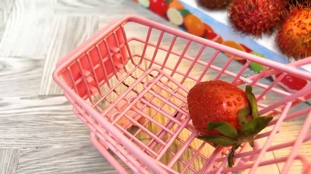 Monkey Baby Bon Bon brush his teeth in the toilet and playing with the puppy on the farm смотреть онлайн