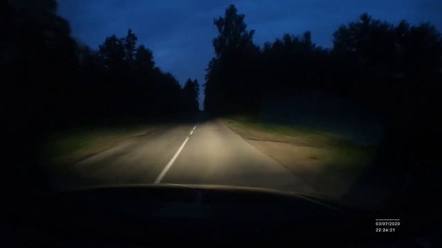 girl sitting on the road at night. девушка сидит ночью на дороге смотреть онлайн