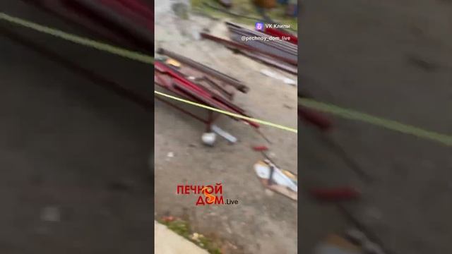 Собрали деревянный каркас навеса из б/у досок и размечаем под подрезку. Инструмент в наличии #навес смотреть онлайн