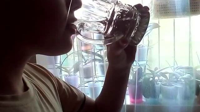 Человек блевает водой смотреть онлайн