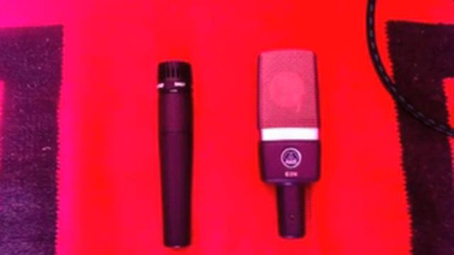 Recording vocals use SM57 AKG C214 смотреть онлайн