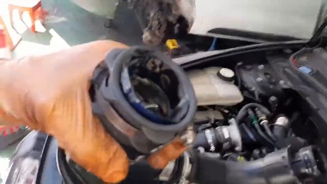 NEVER DO THIS TO YOUR CAR'S ENGINE !!!! This Volvo S40 had a soda can replacing the turbo gasket смотреть онлайн
