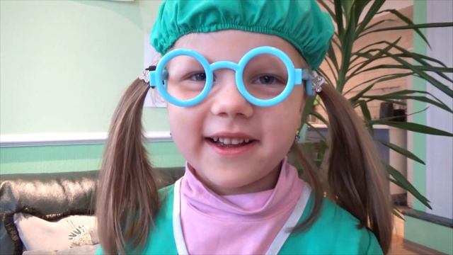 ДОКТОР ПОЛИНА! Играем в Доктора Лечим Ангину DOCTOR POLINA PLAY DOCTOR PRETEND PLAY смотреть онлайн