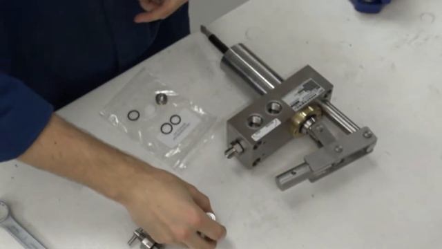 Servicing a Micropac Hydraulic Hand Pump: The Complete Guide смотреть онлайн