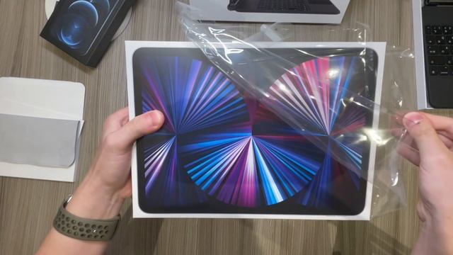 Apple series unboxing | iPad Pro 2021, Apple Pencil, Magic keyboard, Apple 擦拭布, 開機及設定 смотреть онлайн