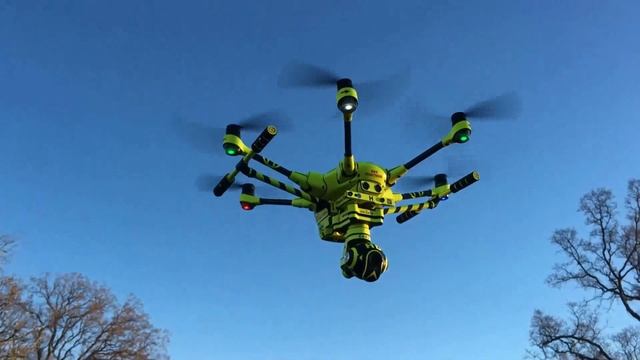 Yuneec Skins-Yellow Jacket Wrap on Typhoon H смотреть онлайн