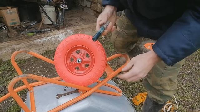 Колесо садовой тачки на ремонте.Весна на юге.Общаемся с лошадкой.Купили старый дом на юге в деревне смотреть онлайн