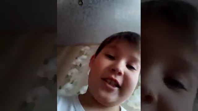 Мы с систрой делали кувырки на кравате