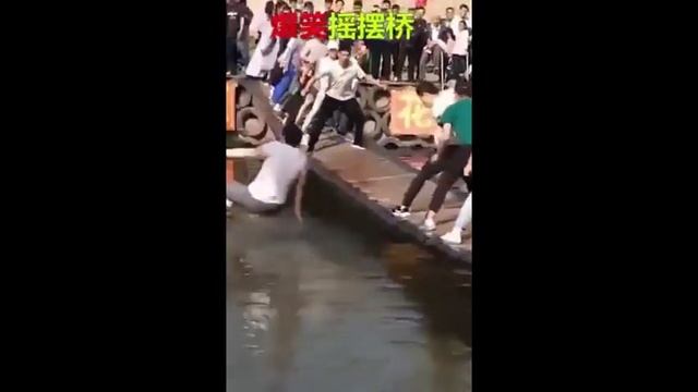 Laugh cramp!! China's swing bridge, fun to you doubt life! смотреть онлайн