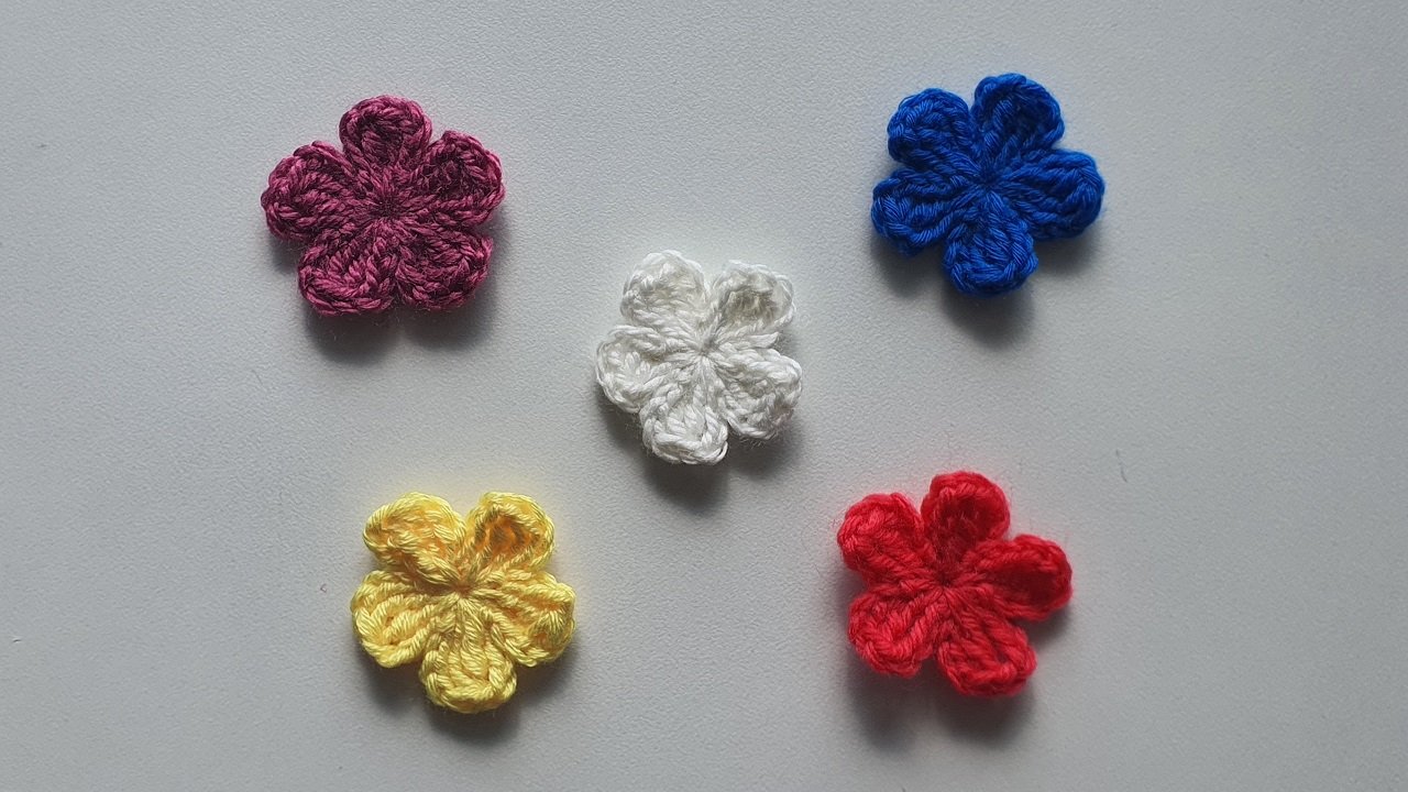 Простой Цветочек крючком. Вязаный Цветок крючком. Вязание крючком / Crochet Flower смотреть онлайн