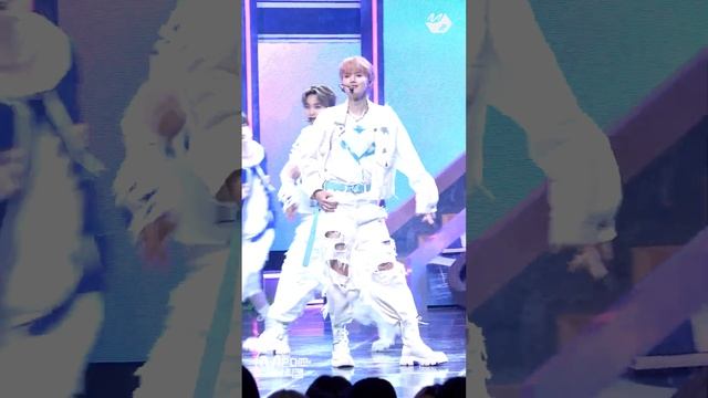 [MPD직캠] 크래비티 민희 직캠 4K 'Groovy' (CRAVITY MINHEE FanCam) | @MCOUNTDOWN_2023.3.9 смотреть онлайн