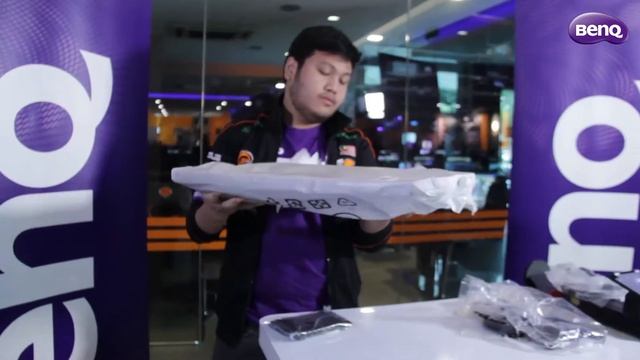 BenQ XL2430T Unboxing by Orange Esports смотреть онлайн