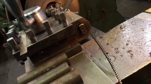 Токарный станок ФТ11Ф1 работает