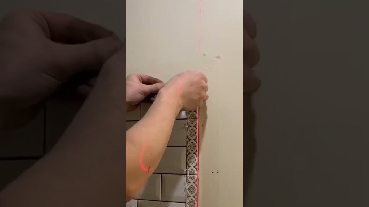Укладка плитки. Укладка керамического бордюра. Ремонт СПб. #плитка #плиточник #ремонт #ремонтквартир